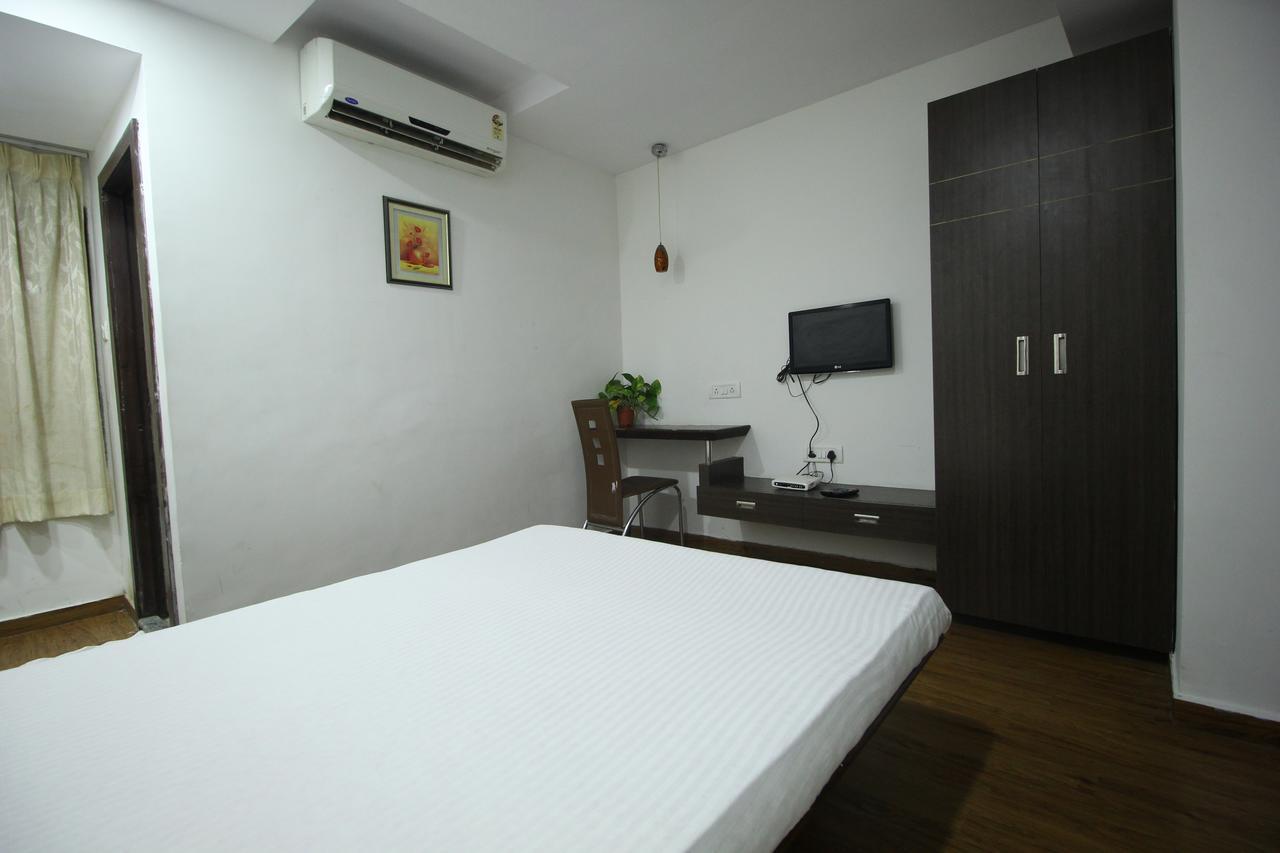 New Rajdhani Hotel Vadodara Exterior foto