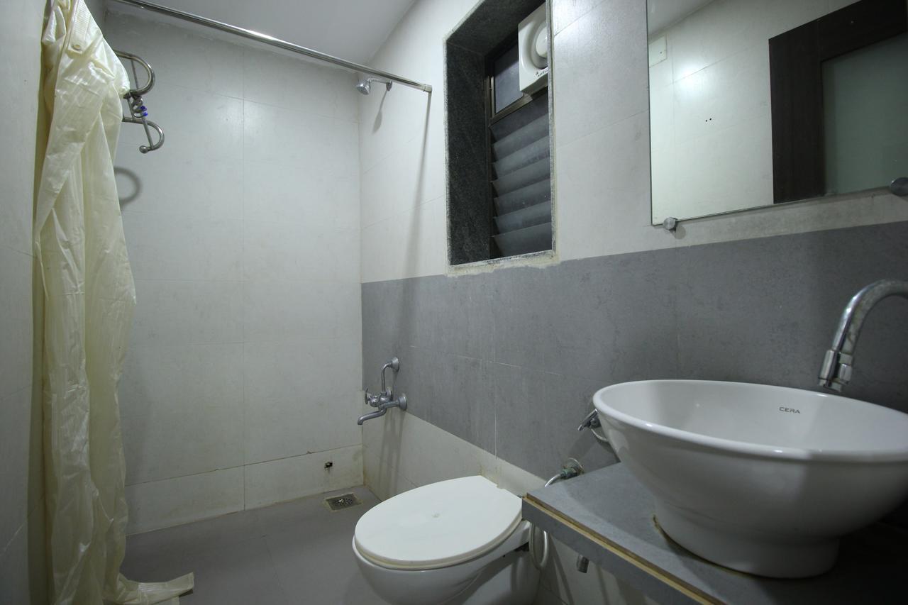 New Rajdhani Hotel Vadodara Exterior foto