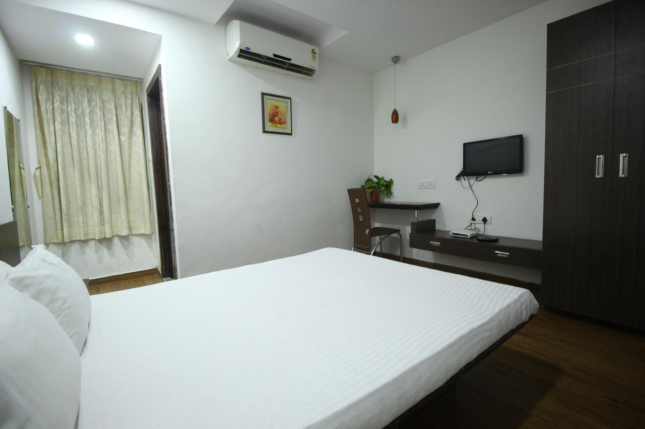 New Rajdhani Hotel Vadodara Exterior foto